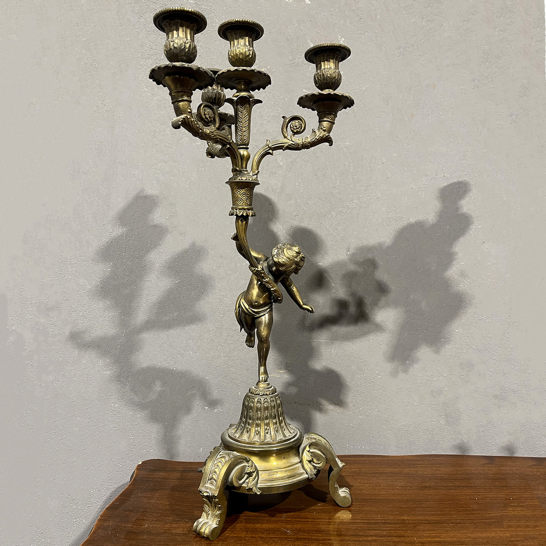 Antica coppia di candelabri in bronzo dorato