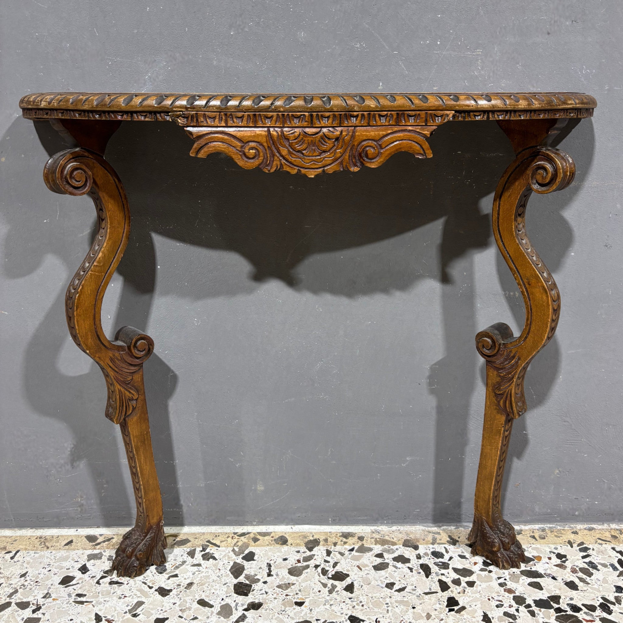 Console a parete in legno intagliato